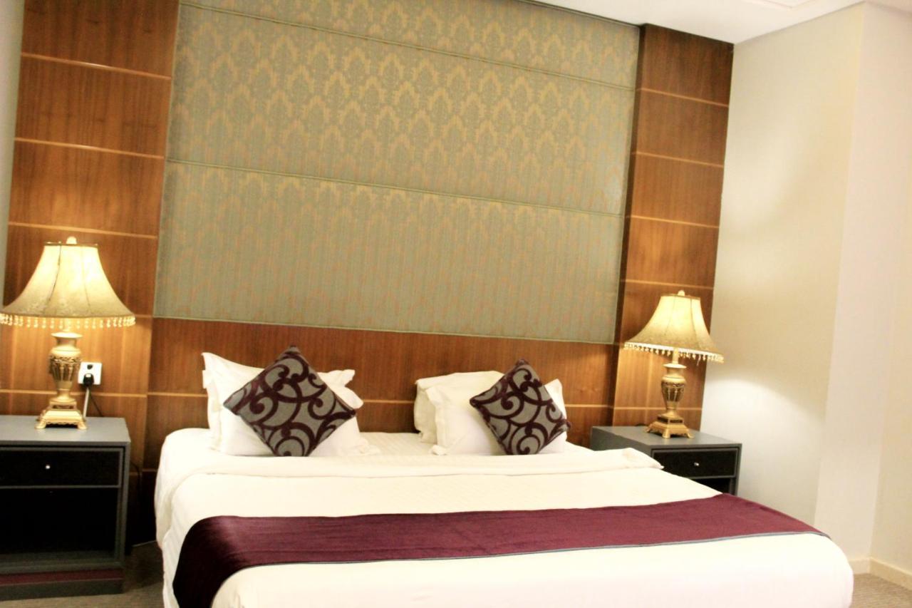 Business Inn Tahlia Hotel Riyad Extérieur photo