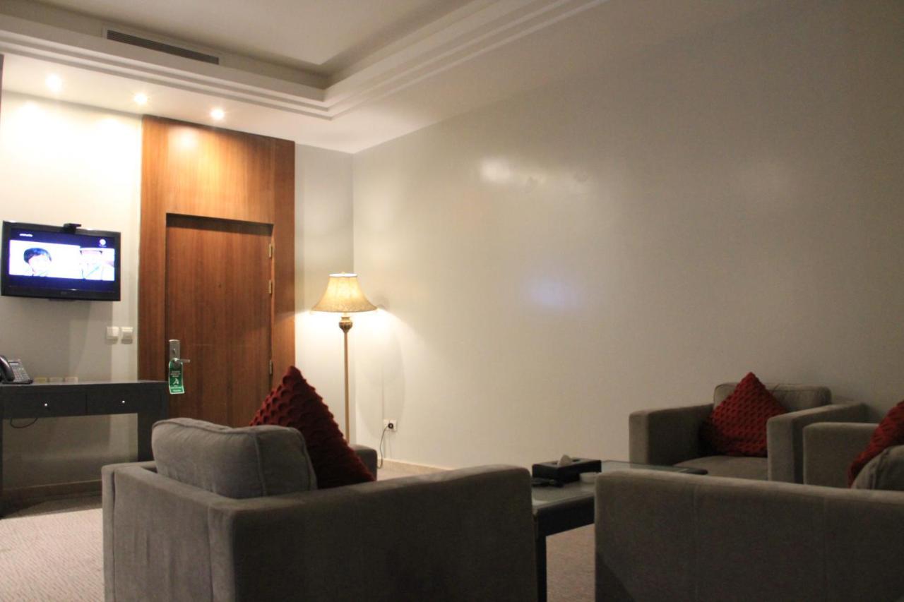 Business Inn Tahlia Hotel Riyad Extérieur photo