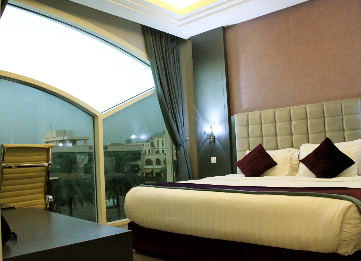 Business Inn Tahlia Hotel Riyad Extérieur photo
