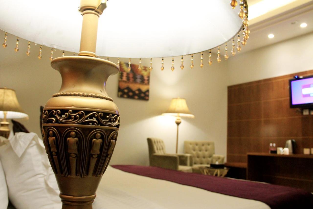 Business Inn Tahlia Hotel Riyad Extérieur photo