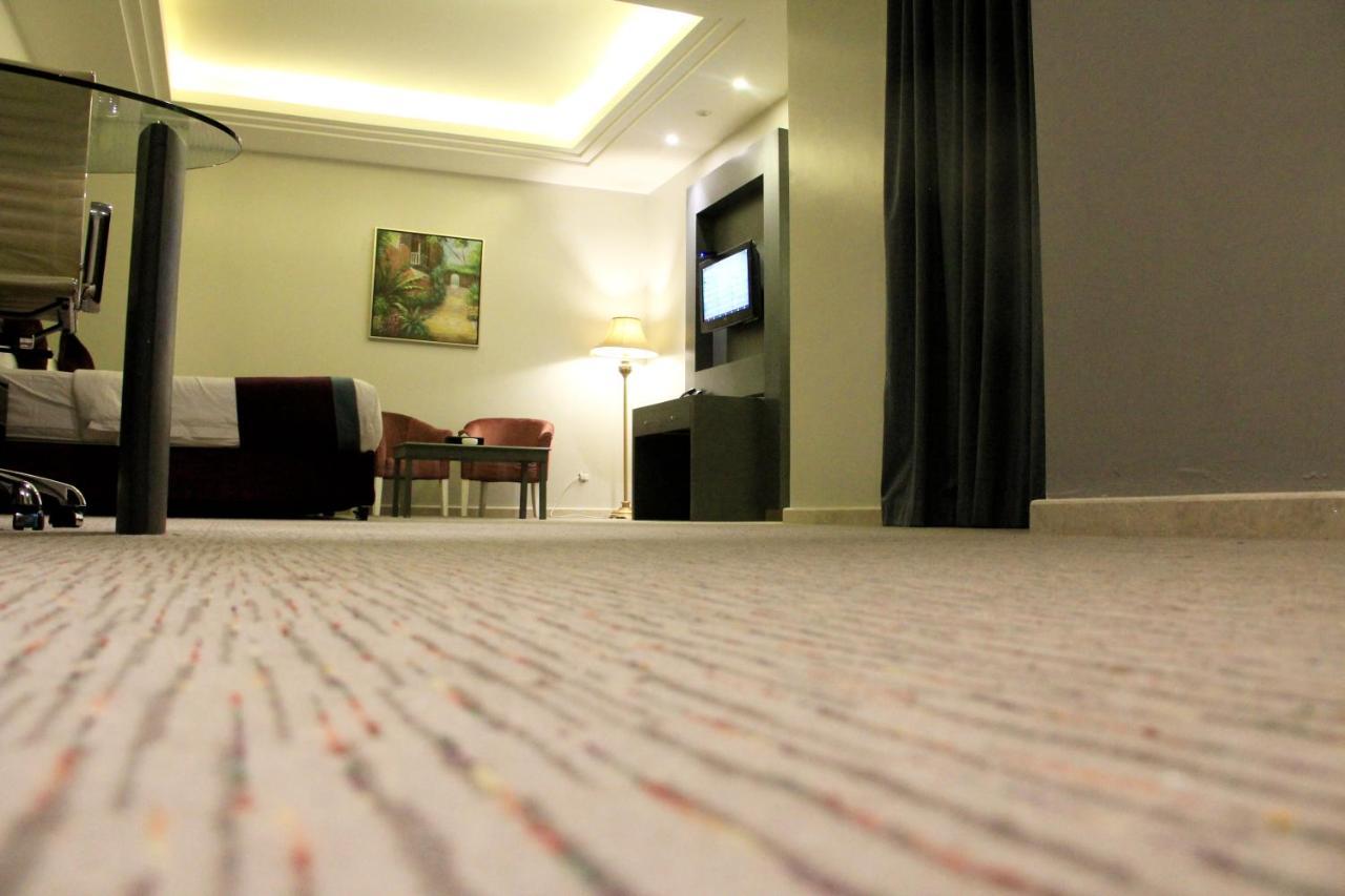 Business Inn Tahlia Hotel Riyad Extérieur photo