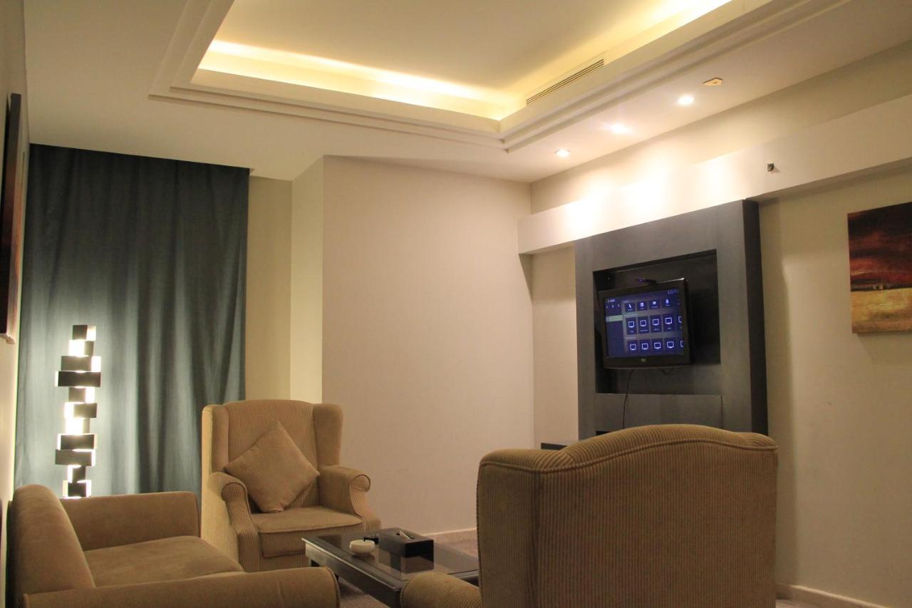 Business Inn Tahlia Hotel Riyad Extérieur photo