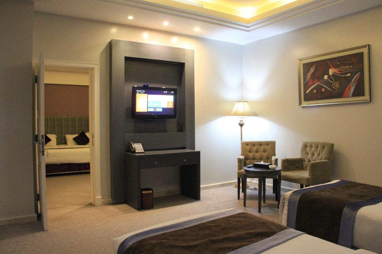 Business Inn Tahlia Hotel Riyad Extérieur photo