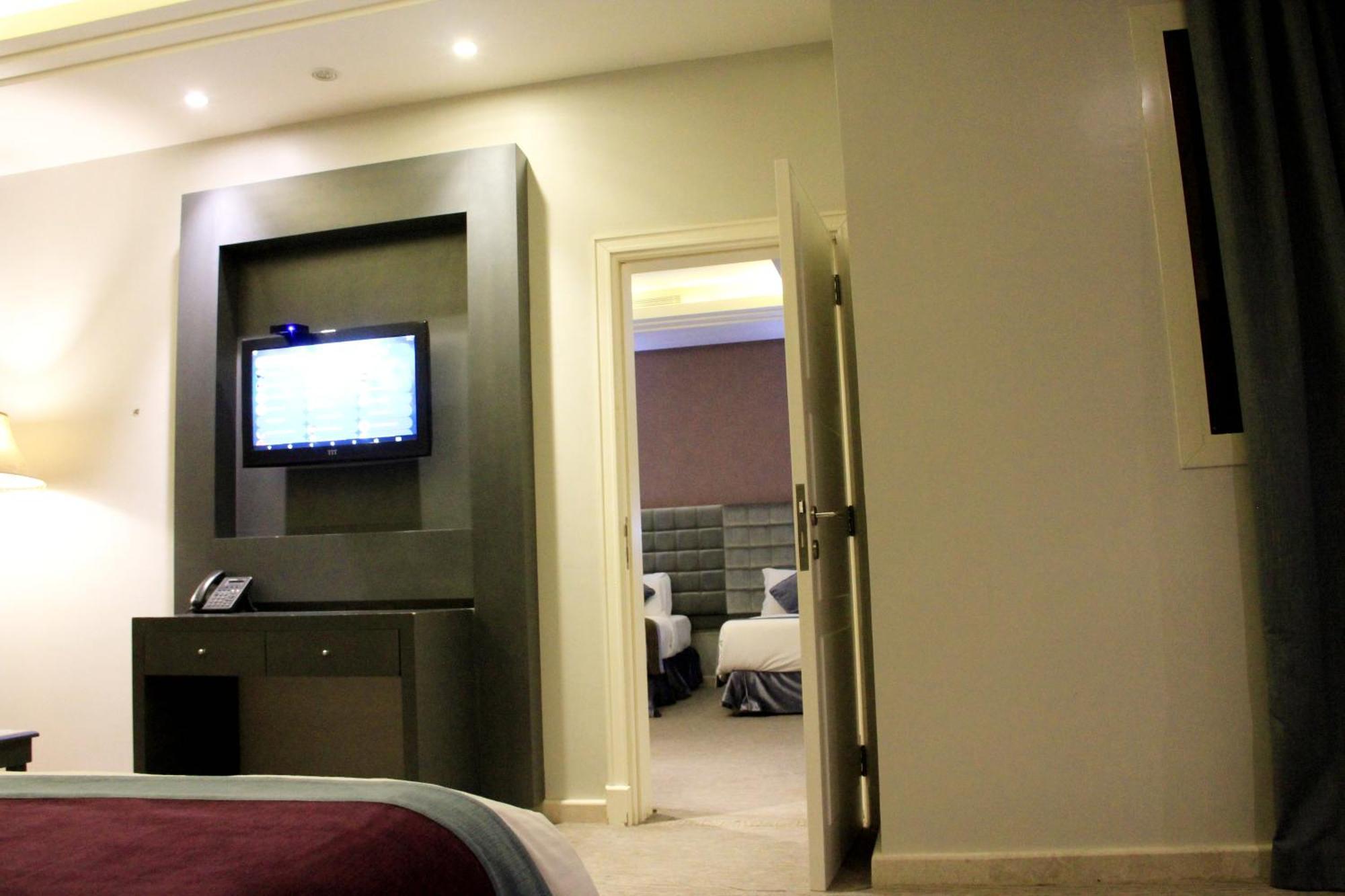 Business Inn Tahlia Hotel Riyad Extérieur photo