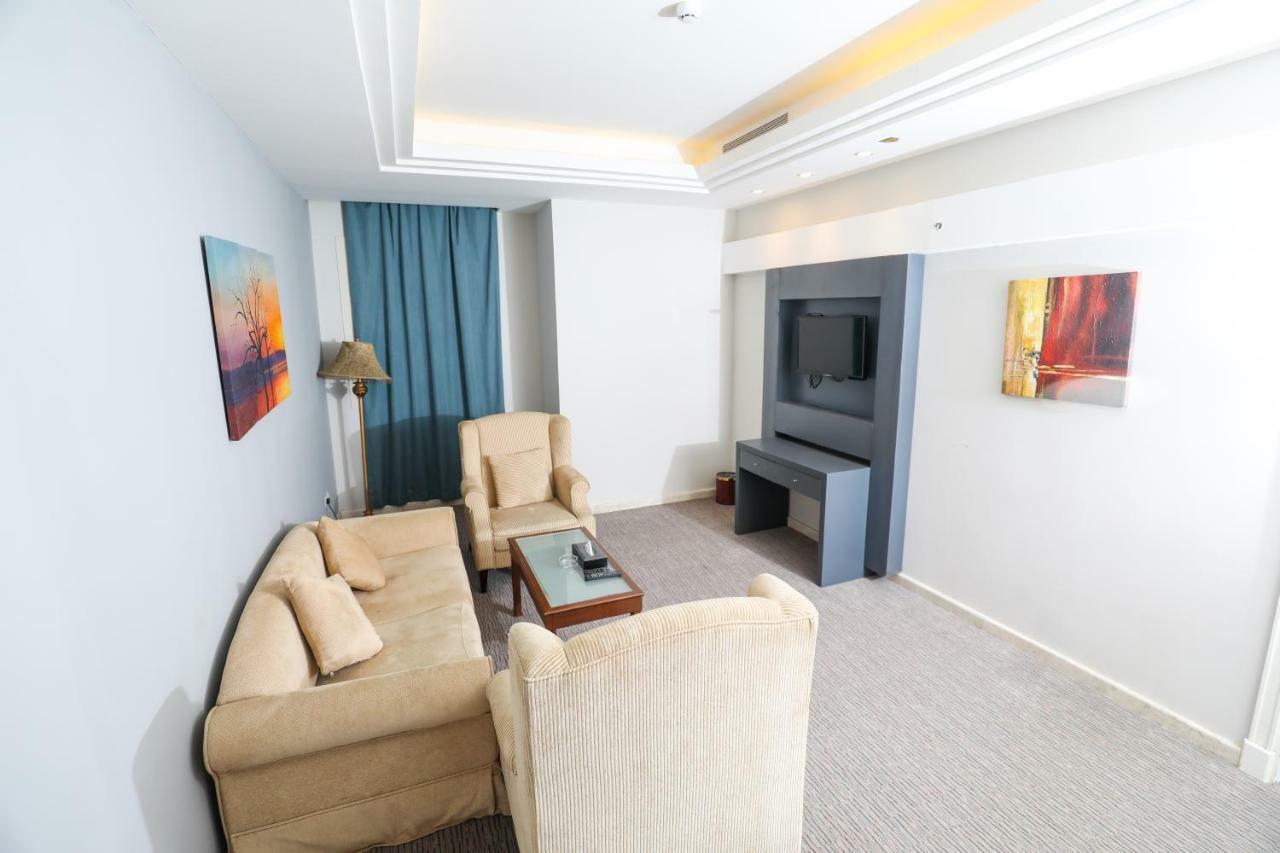 Business Inn Tahlia Hotel Riyad Extérieur photo